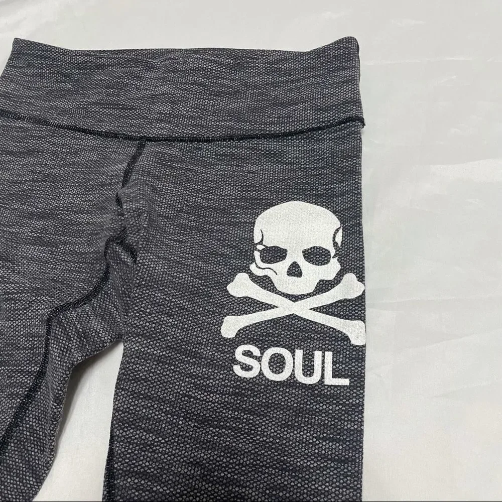 Lululemon Soul Cycle Grey Cropped Leggings Skull and Crossbones Size 4